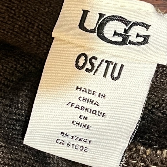 Brand new without tags UGG baby beanie - Picture 3 of 7